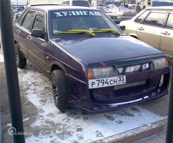 Наклейка хулиган на лобовое стекло на ВАЗ