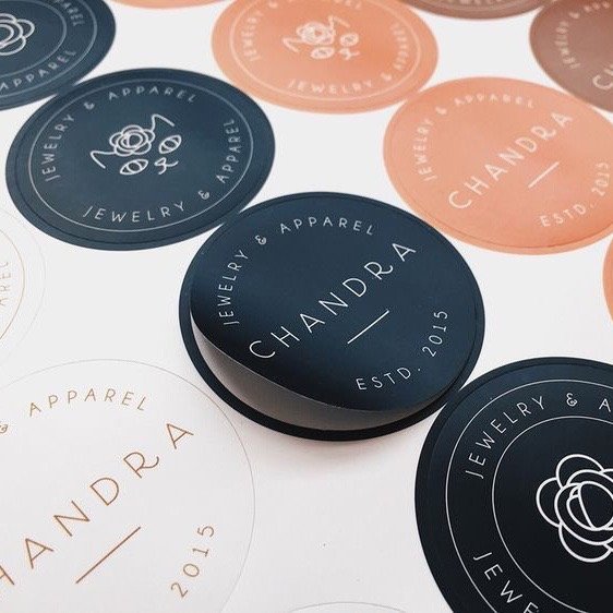 Круглые наклейки с логотипом