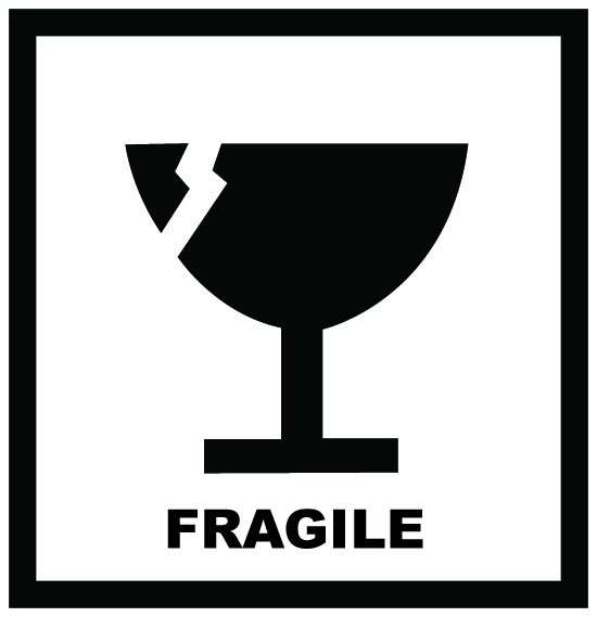 Fragile наклейка