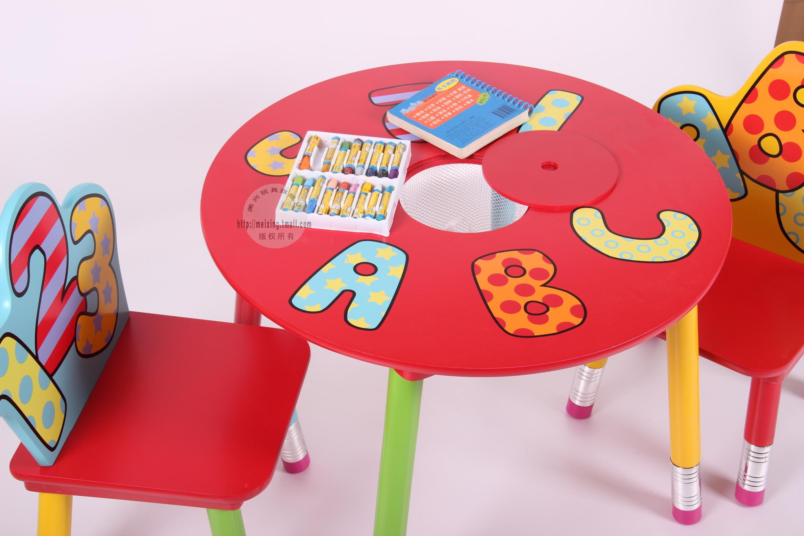 Столик и стул для ребенка 1.5 лет