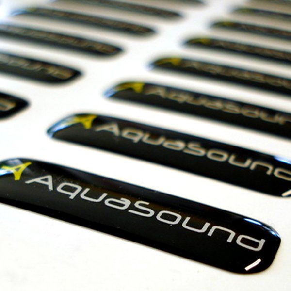 Наклейки покрытые смолой