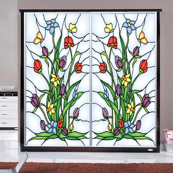 Витраж на стекле окна