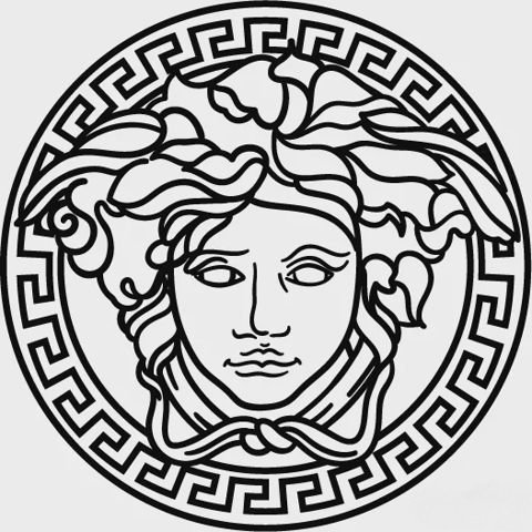 ВАЗ 2110 Версаче на капоте