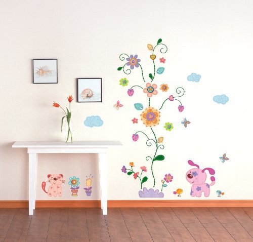 Цветы на стене в детском саду