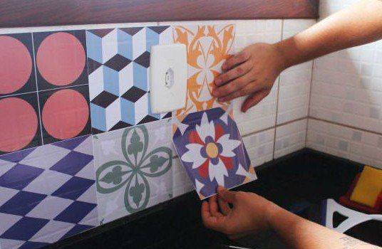 Наклейки на напольную плитку в ванной