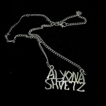 Алёна Швец курит