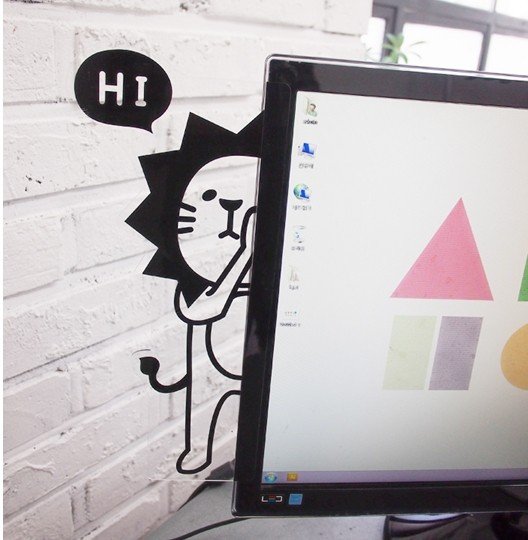 Стикеры на мониторе