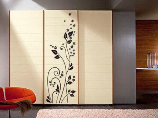 Виниловая наклейка на шкаф купе