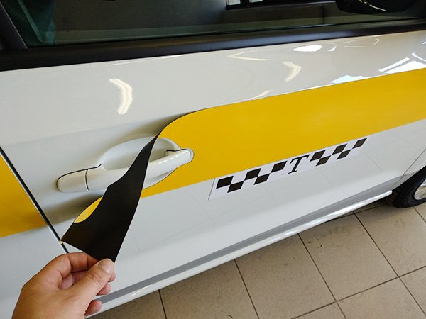 Магнитные наклейки на автомобиль такси