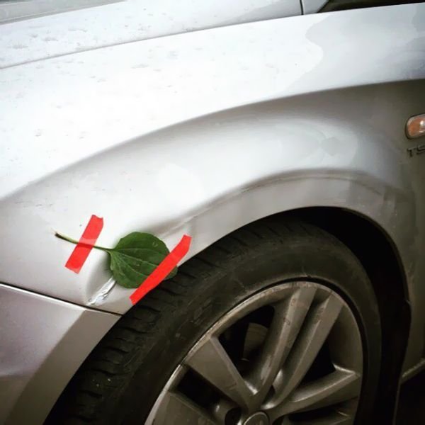 Наклейка машинка не болей