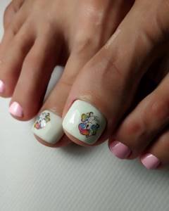 Педикюр со стикерами