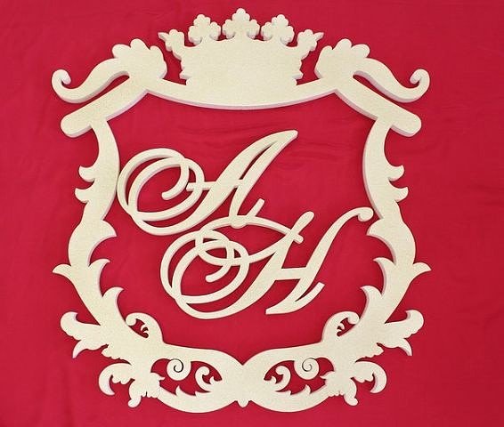 Герб семьи на свадьбу из дерева