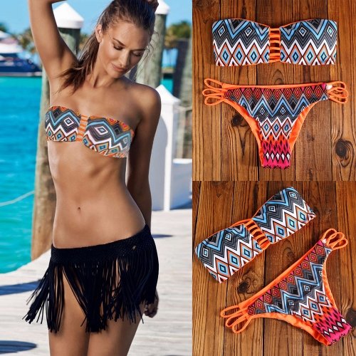 Beach bottoms актрисы на наклейках