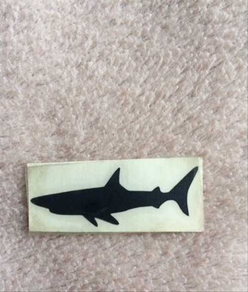 Значок рыбки на авто