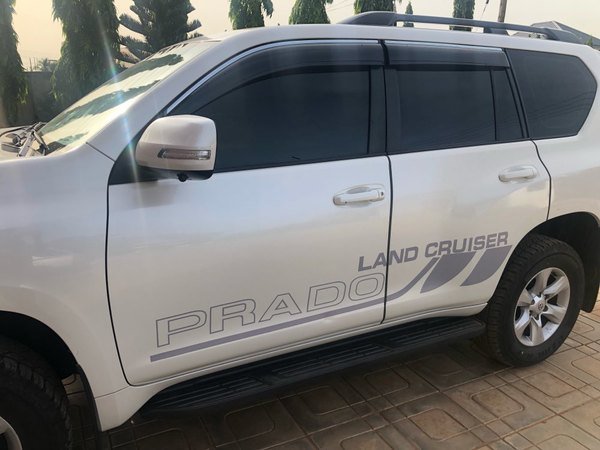 Наклейка Toyota Land Cruiser Prado