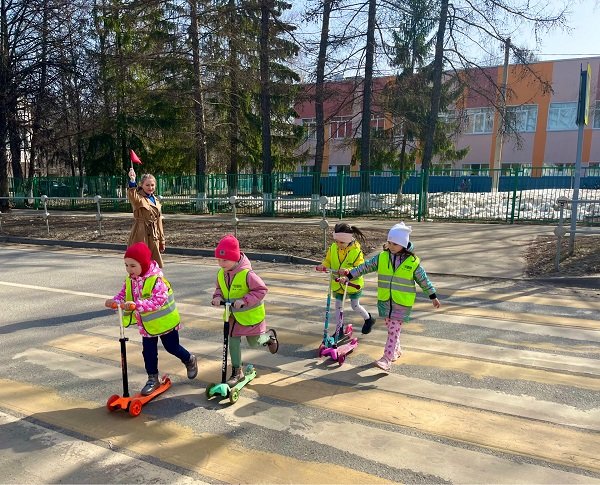 Счастливое детство надпись