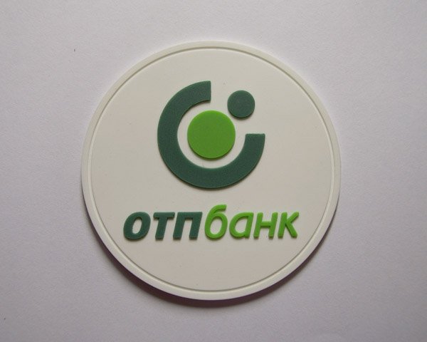 Банк с зеленым логотипом