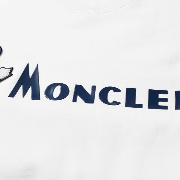 Moncler бренд логотип