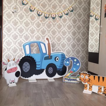 Фотозона синий трактор