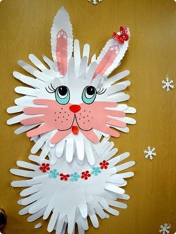 Плакат с отпечатками рук