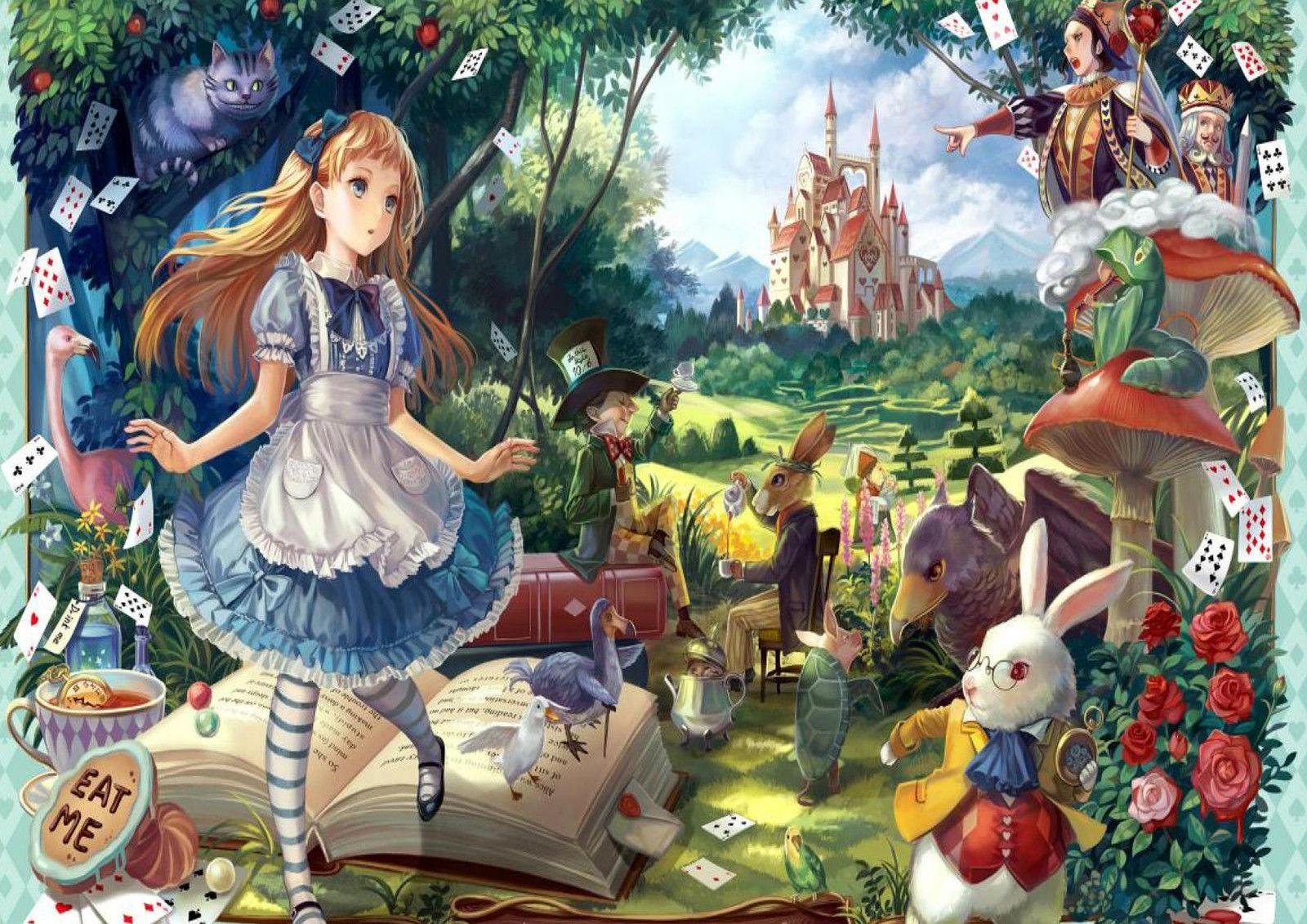 Прикольная фигура Алисы, ожившая в саду под палящим солнцем