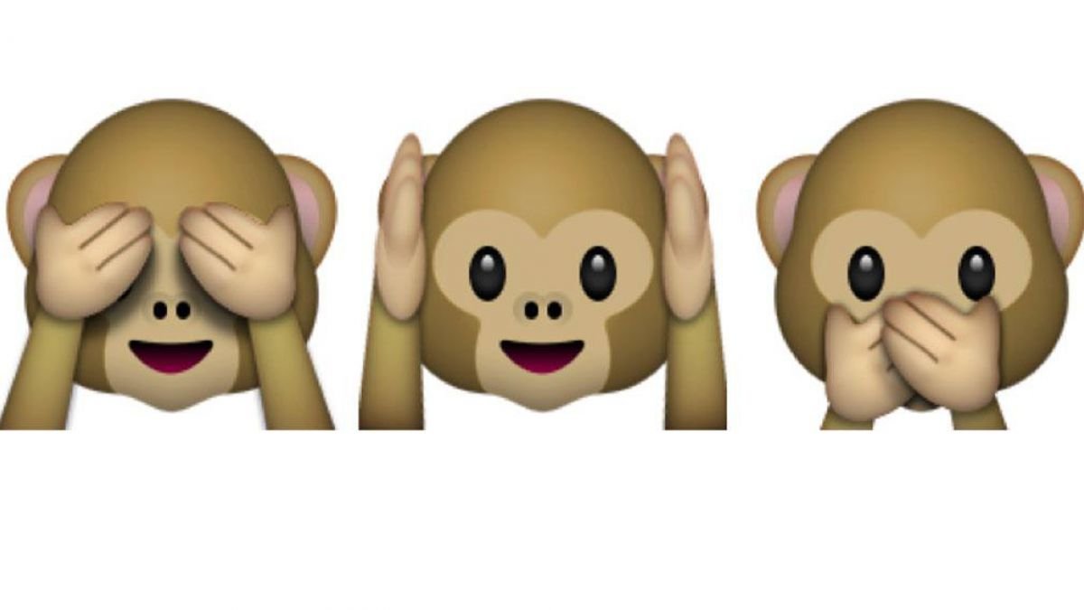 Смайлик обезьянка с закрытыми. Эмодзи обезьяна с закрытыми глазами. Три обезьянки ЭМОДЖИ. Смайлик обезьянка. Смайлик закрывающий глаза.