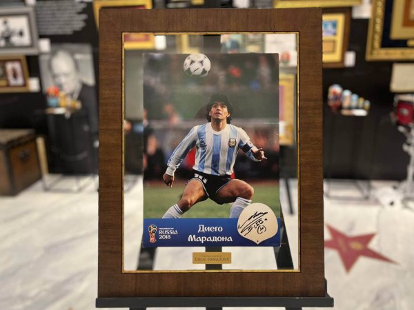 Автограф Мэделин Петш