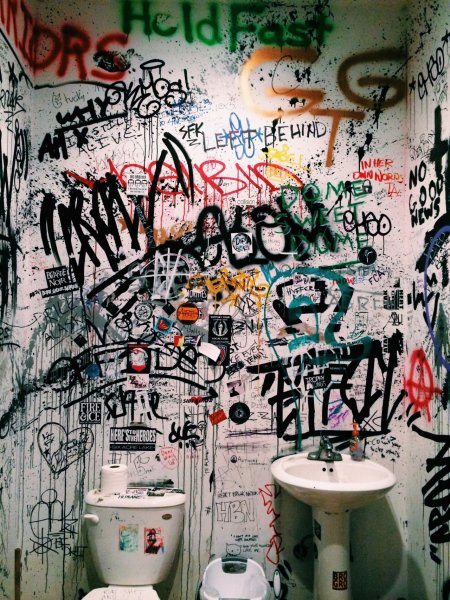 Плакаты в стиле андеграунд