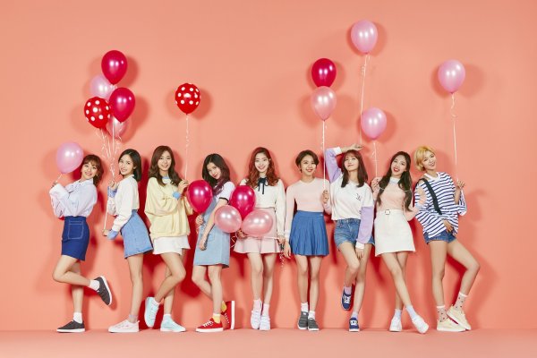 Twice плакат