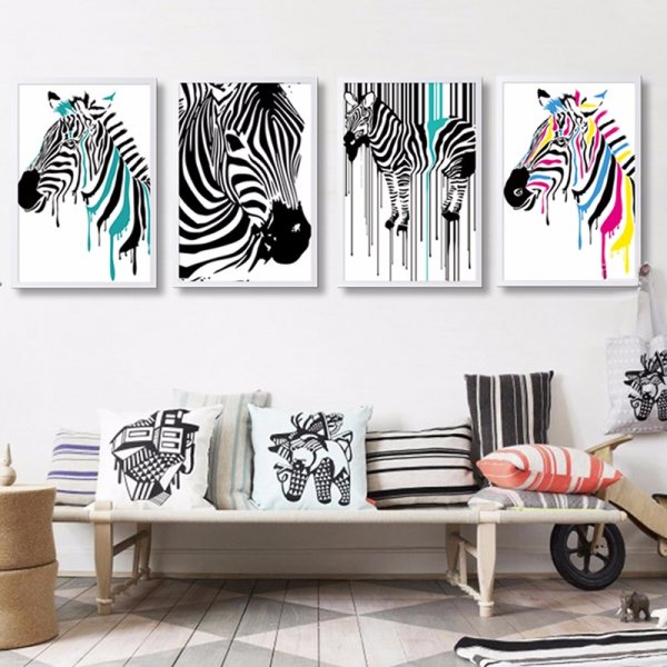 Картина с красным акцентом