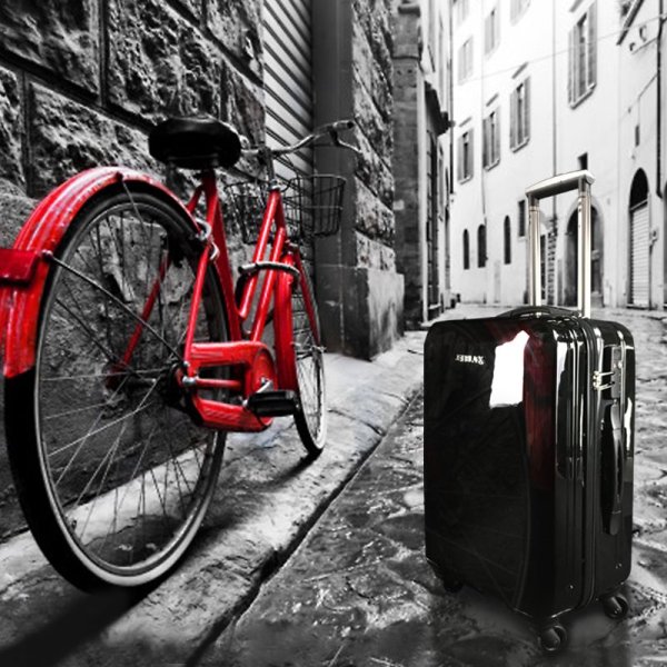 Красивый красный велосипед