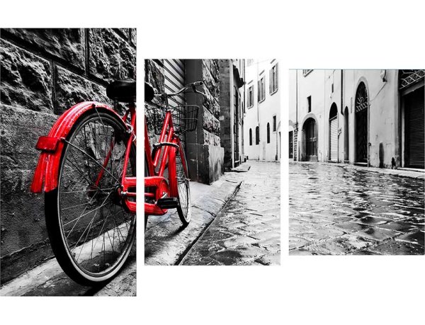 Красный велосипед на улице