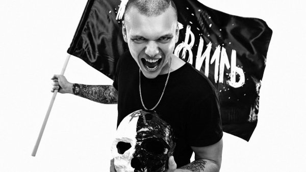 Тони раут прическа 2020