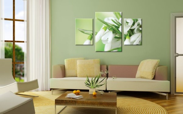 Картины на зеленой стене
