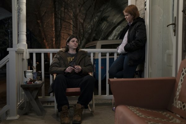 Обложка Мейр из Исттауна 20 поп ИТ непопулярный