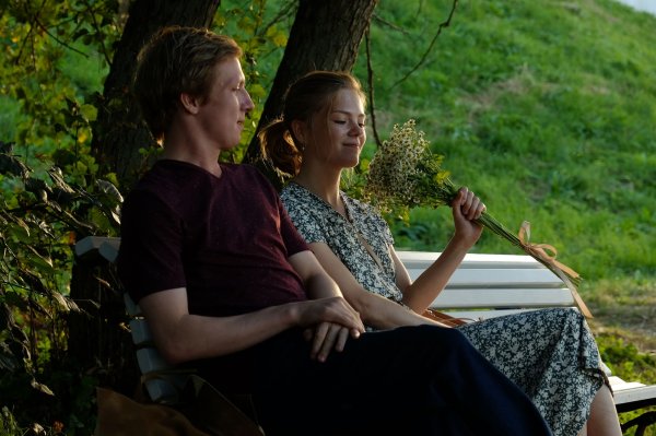 Комедия «пара из будущего» (2021)