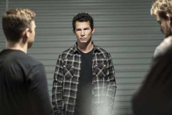 По волчьим законам сериал Поуп