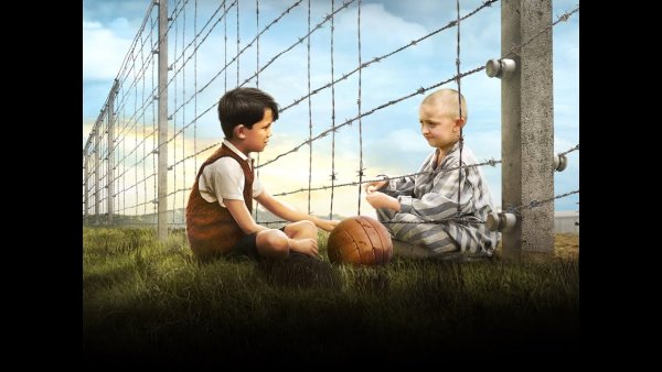 Мальчик в полосатой пижаме 2008 Постер