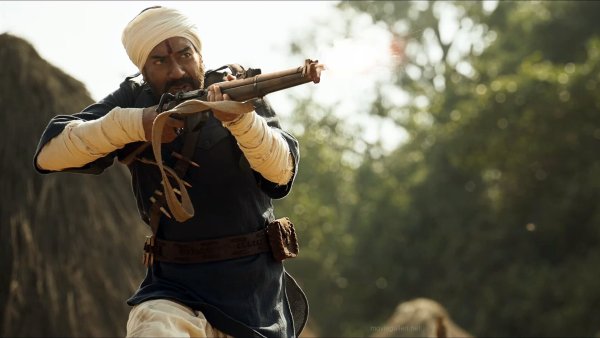 Рядом ревет революция фильм 2022