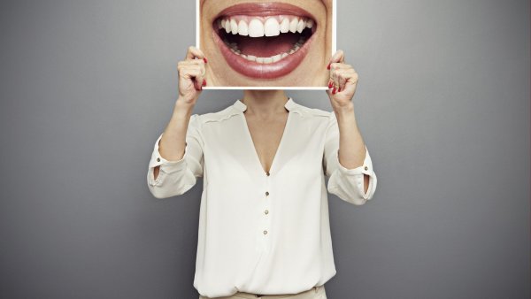 Фильм улыбка 2022 ужасы Постер