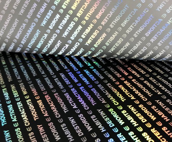 Голографический дизайн в графическом дизайне