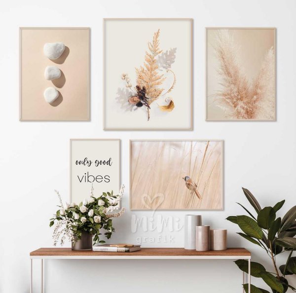 Постер в бежевых тонах