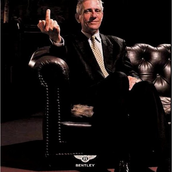 Реклама Бентли мужик в кресле