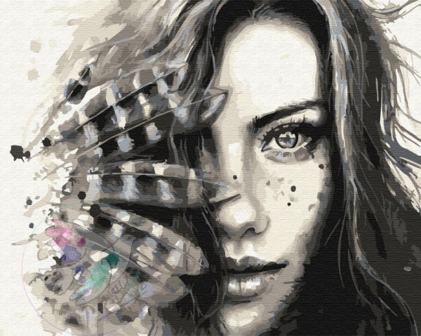 Tanya Shatseva с перьями