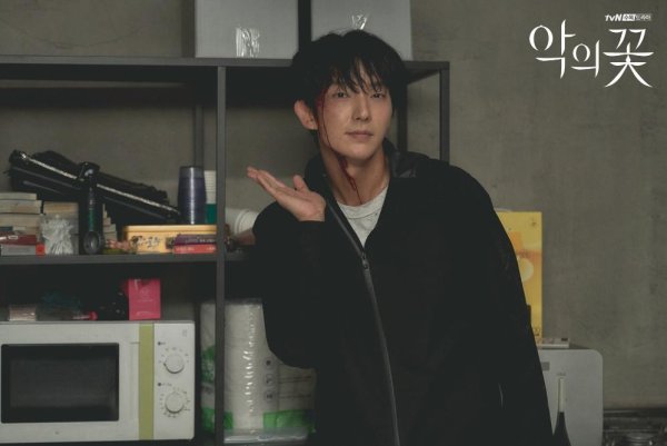 Lee Joon gi Flower of Evil