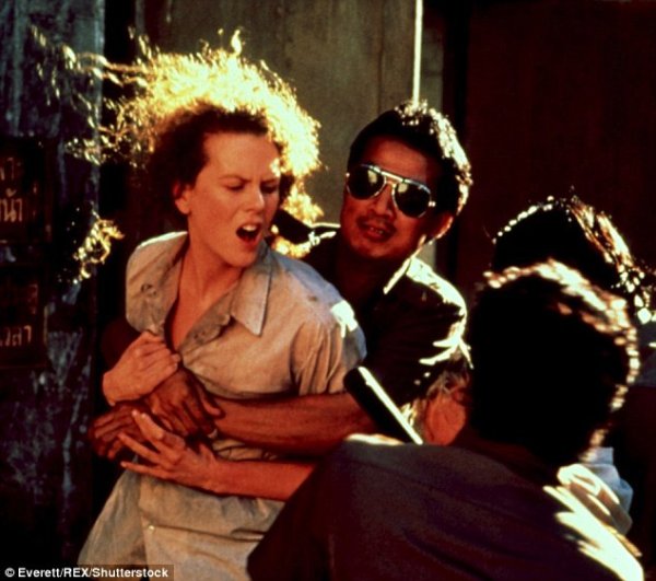 Хьюго Уивинг Бангкок Хилтон