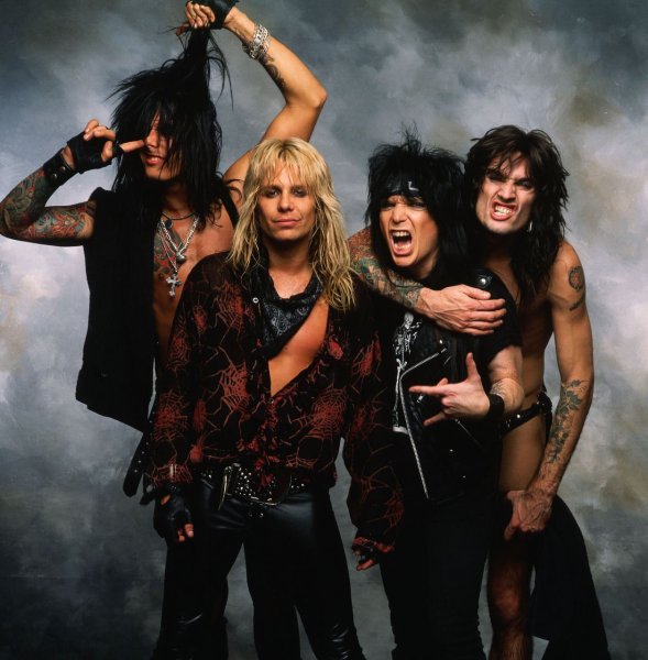 Постеры гр. мотли Крю