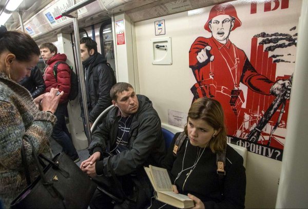 Плакаты в метро