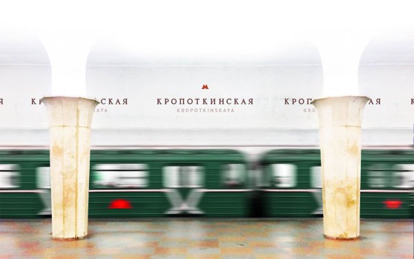 Надписи станций в метро Московского метрополитена