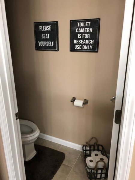 Камера за унитазом